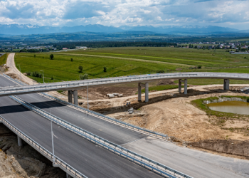 5 Tactics Contractors Win Giant with Infrastructure Initiatives