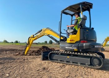 New Holland debuts E42D, E50D Mini Excavators
