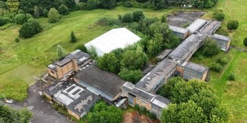 Outdated Stockport highschool comes down