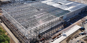 McLaren builds Swindon warehouse
