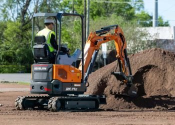 Develon Mini Excavator’s Retractable Undercarriage and Collapsible Dozer Blade Make It Slender