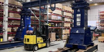 Rigging with a Crane vs. Rigging with a Forklift: What’s the Distinction?