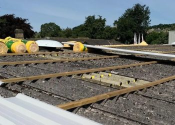 Roof craftsman impaled by means of fall Roof craftsman impaled by means of fall