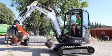 Bobcat E27 mini excavator an very important device for Czech farmer