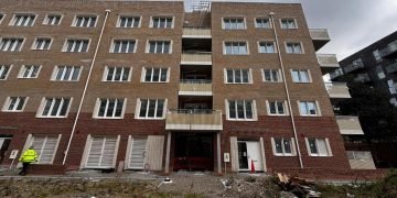 Paintings resumes on stalled Southwark property