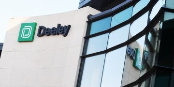 Deeley returns to learn