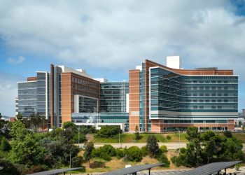 Precast panels and bolted metal boost up healthcare construct Precast panels and bolted metal boost up healthcare construct