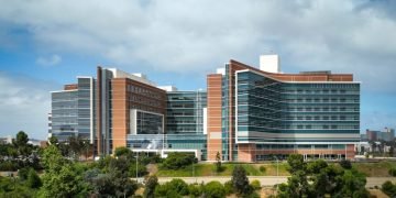 Precast panels and bolted metal boost up healthcare construct