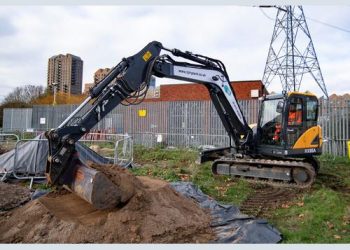 TPH Plant Rent takes first six Hyundai Excavators TPH Plant Rent takes first six Hyundai Excavators