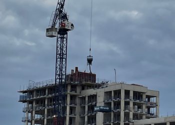 UK building’s steep decline continues