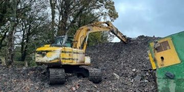 Snatch rent company fined £10,000 after worker struck via falling bucket