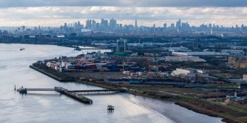 Mackley wins Thames foreshore works