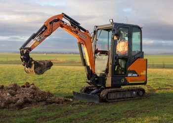 Develon provides 32 kWh electrical mini-excavator to lineup Develon provides 32 kWh electrical mini-excavator to lineup