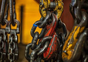 5 Crane Chain Hoist Protection Guidelines for Texas Tasks