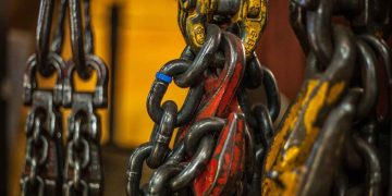 5 Crane Chain Hoist Protection Guidelines for Texas Tasks