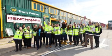 Travis Perkins strikes, expands, in east London