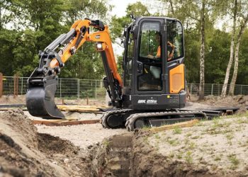 Develon launches new 2.7t mini excavator Develon launches new 2.7t mini excavator