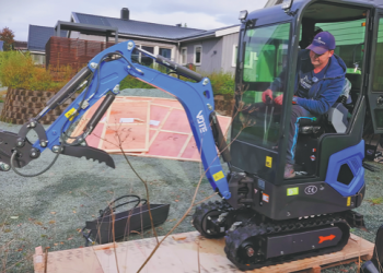 In another country patrons dig China’s mini excavators In another country patrons dig China’s mini excavators