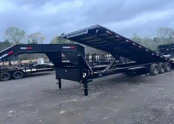 Gooseneck Tilt Deck Trailer Defined for Heavy Apparatus and Car Hauling