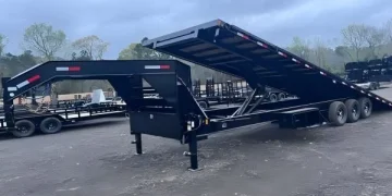 Gooseneck Tilt Deck Trailer Defined for Heavy Apparatus and Car Hauling