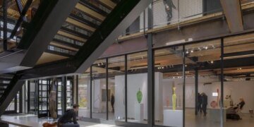 From commercial web page to a cultural and industrial middle