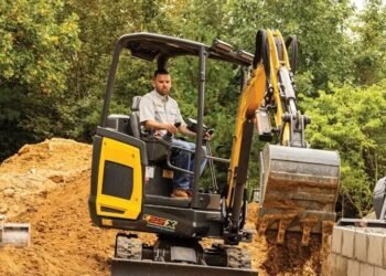 New Holland Debuts New Electrical E25X Mini Excavator