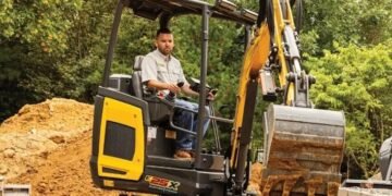 New Holland Debuts New Electrical E25X Mini Excavator