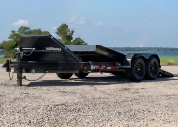 Tilt Trailer with Winch for More uncomplicated Automobile Loading and More secure Shipping Tilt Trailer with Winch for More uncomplicated Automobile Loading and More secure Shipping