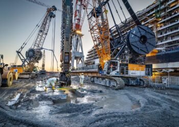 Liebherr Cranes Energy Genoa Mega Drydock : CEG