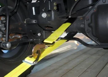 Learn how to Strap Automotive to Trailer With out Risking Harm