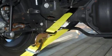 Learn how to Strap Automotive to Trailer With out Risking Harm