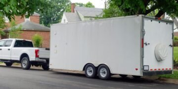 Can You Park a Trailer at the Side road? Laws & Garage Guidelines