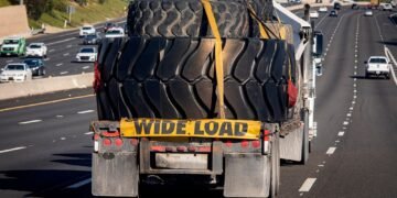 What Qualifies as a Extensive Load? DOT Necessities Defined