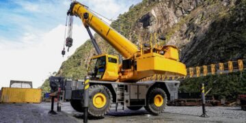 Kinds of Cranes: Cellular vs. Static Information for Trade
