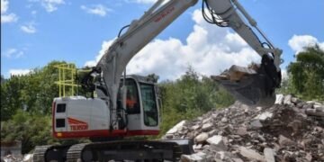 Takeuchi launches 15t excavators