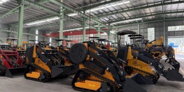 Wheeled or Tracked Chinese language Small Skid Steer Loader: Easy methods to Make a selection the Proper Device