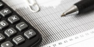 In-Space vs. Outsourced Estimating: What Makes Monetary Sense for Rising Contractors?