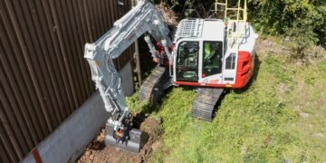 Takeuchi brings offset excavator to UK
