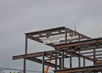Gilbane-Turner JV tops out .7B New York well being lab
