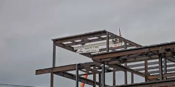 Gilbane-Turner JV tops out .7B New York well being lab